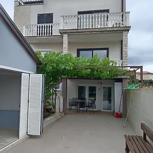 https://lili-petrovija.in-istria.net