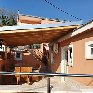 https://tonica-apartment.primorje-gorskikotar.com